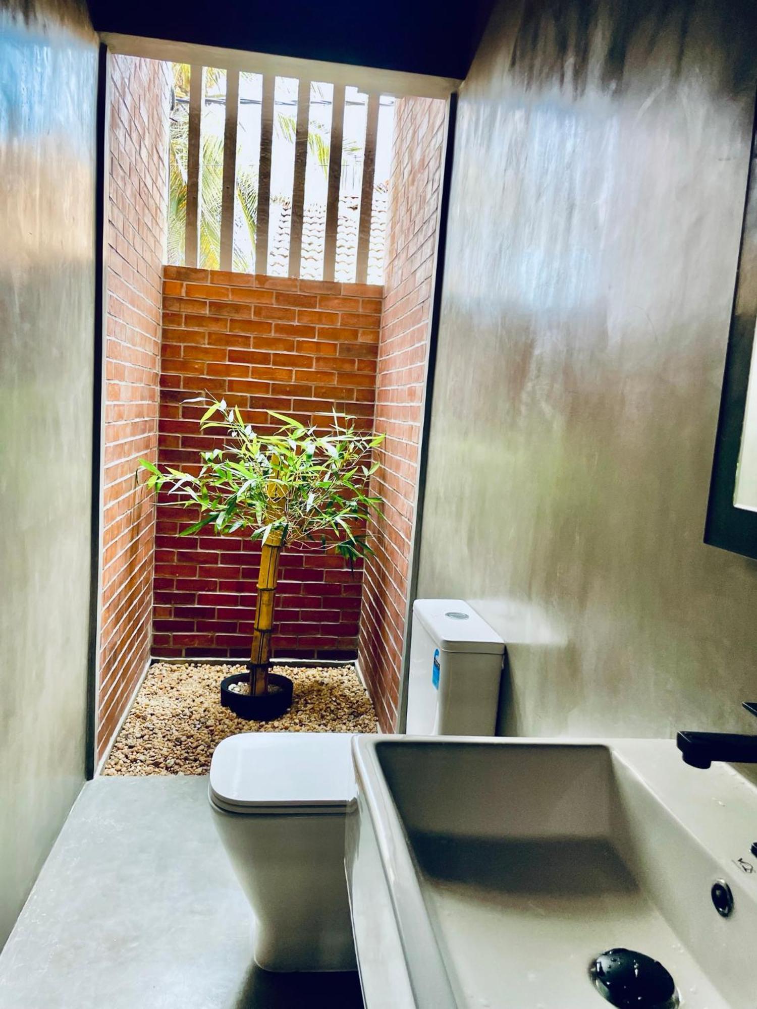 Negombo Morawala Beach Villa Exterior photo